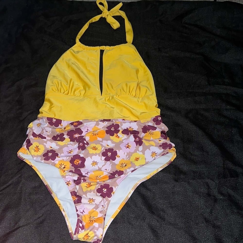 One piece swimsuit 👙